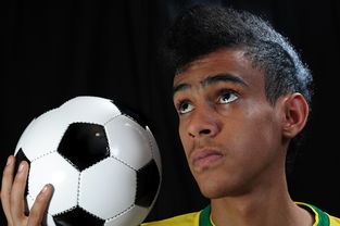 华体会网址-五大联赛门将出球模式变化与球队传导效率关联,门将出来踢球