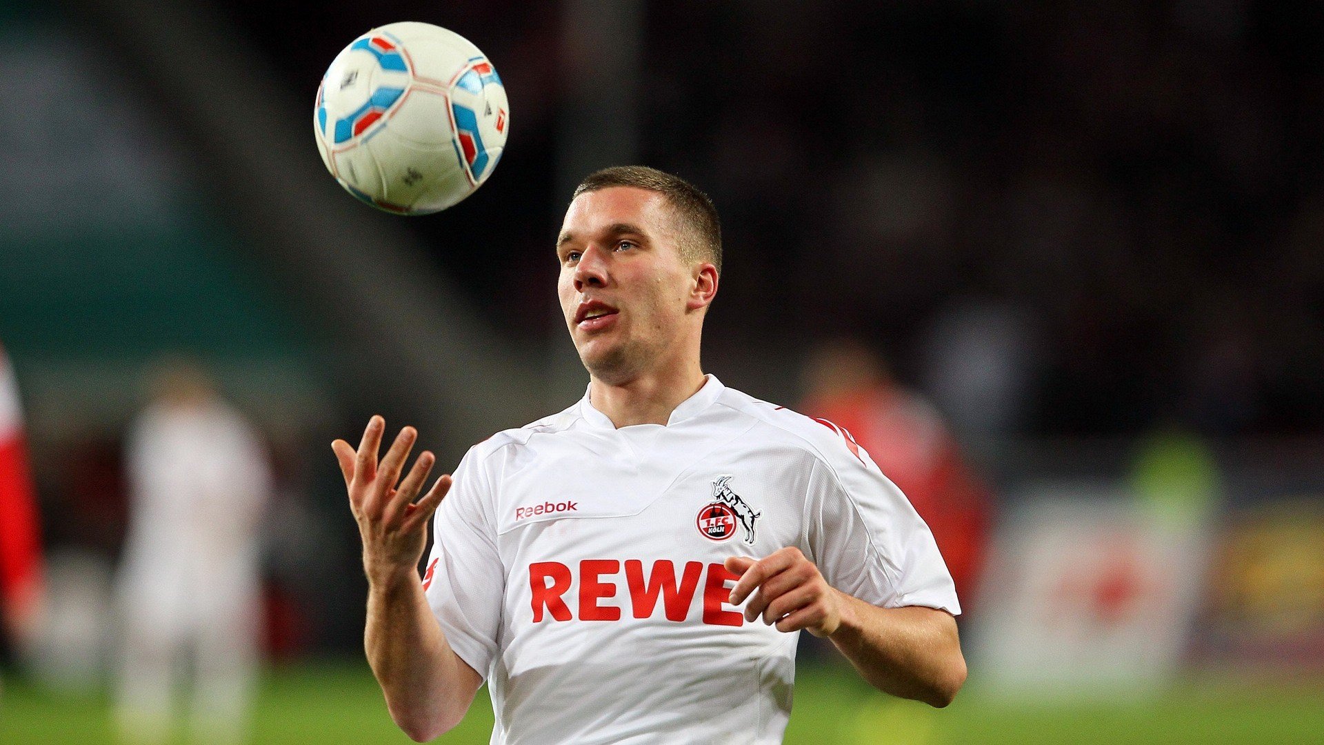 华体会平台娱乐-中国男足继续引进归化球员引发各界讨论声音,中国男足归化球员的发展