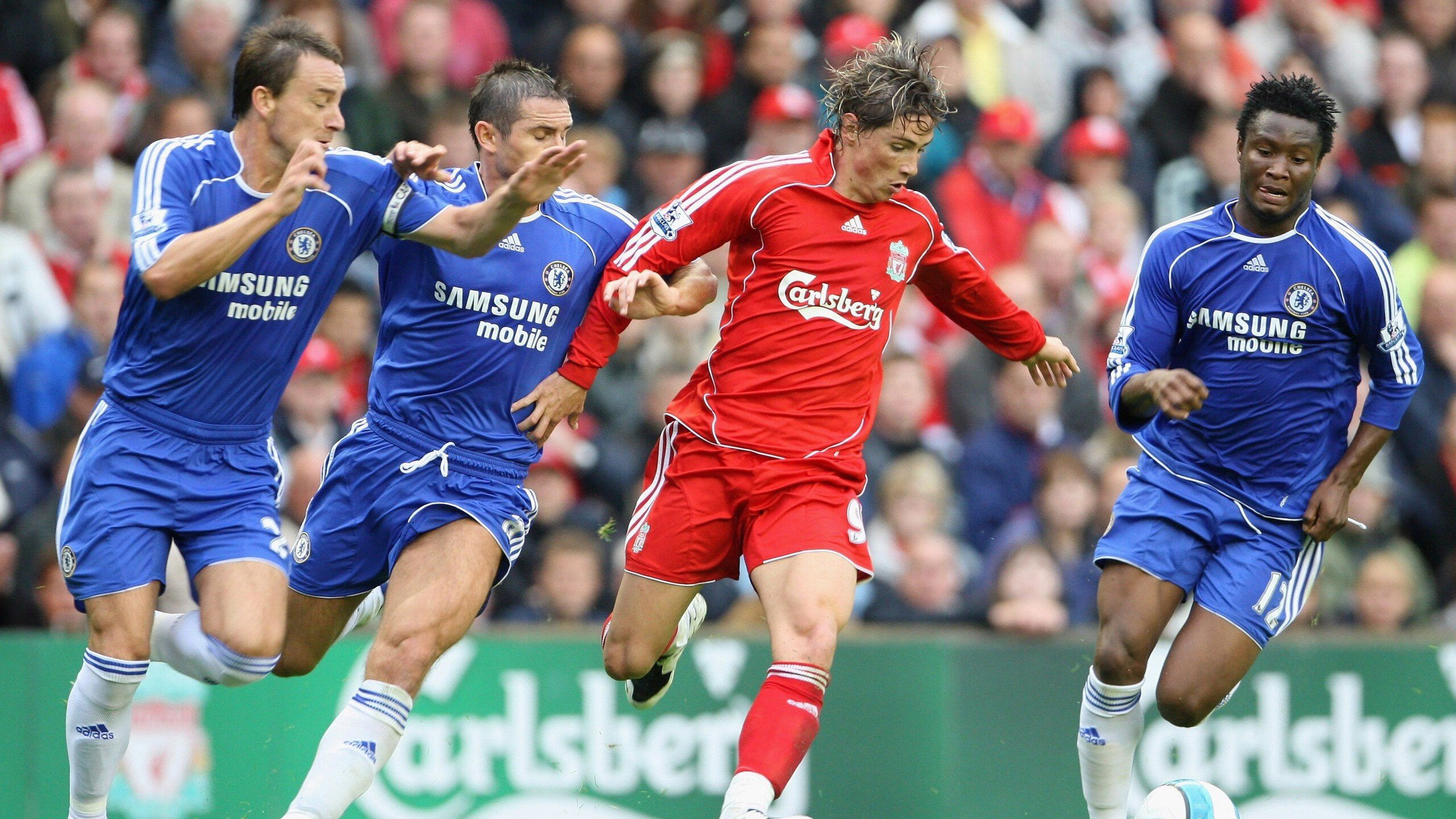 滑板中国巡回赛重庆站 夜赛灯光效果与城市天际线完美融合